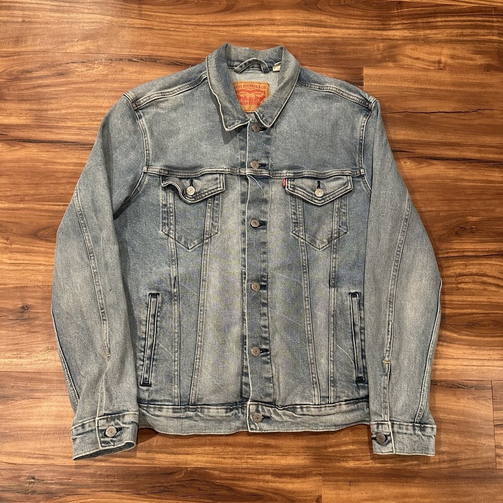 Levis Denim Jacket Mens Large Blue Light Wash Jean Trucker Button Front Casual